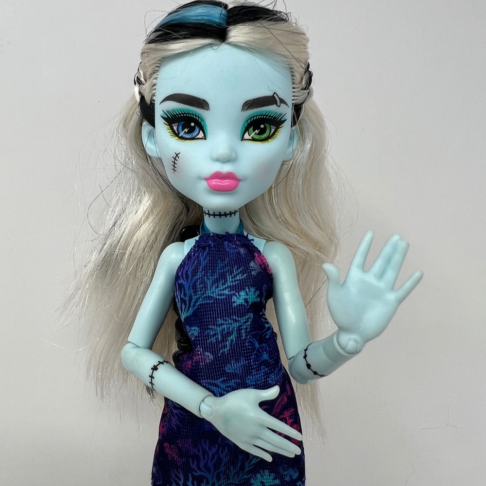 Monster High Frankie Stein G3 Doll Blue Dress Articulated Prosthetic Leg 2022